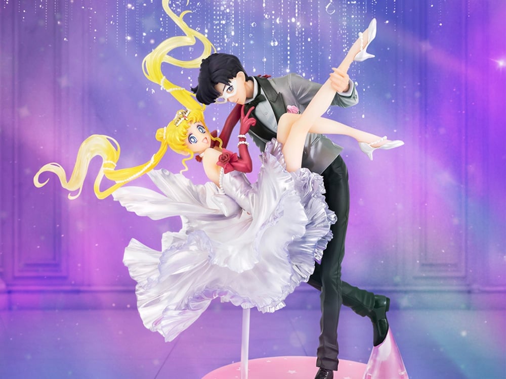 Sailor Moon FiguartsZERO Chouette Usagi and Tuxedo Mask (Moonlight Glow Edition) Gallery Image 1