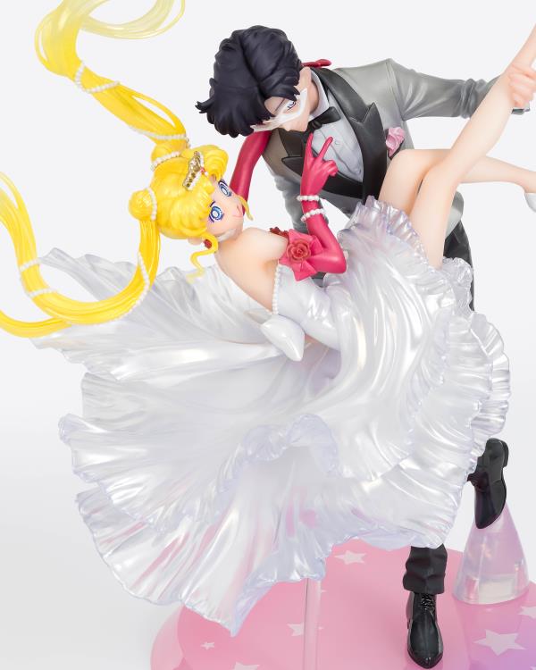 Sailor Moon FiguartsZERO Chouette Usagi and Tuxedo Mask (Moonlight Glow Edition) Gallery Image 6