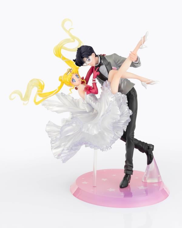 Sailor Moon FiguartsZERO Chouette Usagi and Tuxedo Mask (Moonlight Glow Edition) Gallery Image 4