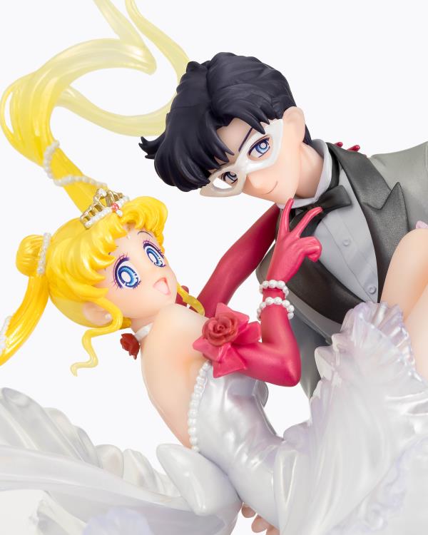 Sailor Moon FiguartsZERO Chouette Usagi and Tuxedo Mask (Moonlight Glow Edition) Gallery Image 8