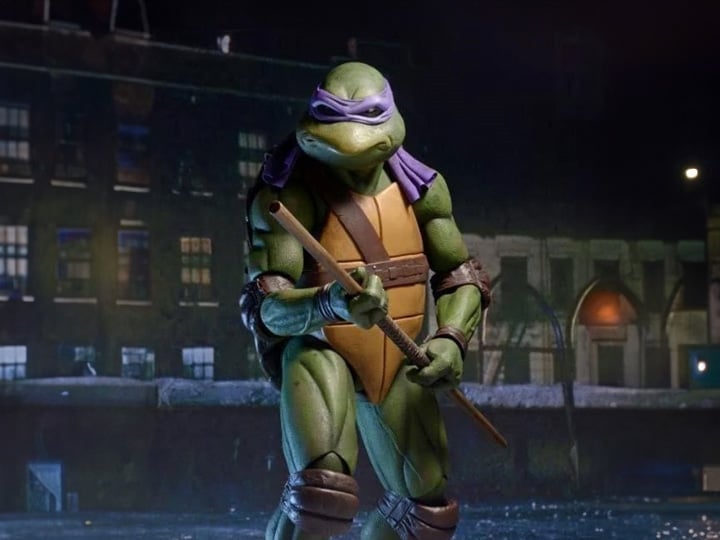 Teenage Mutant Ninja Turtles (1990 Movie) Donatello 1/4 Scale Figure Gallery Image 1
