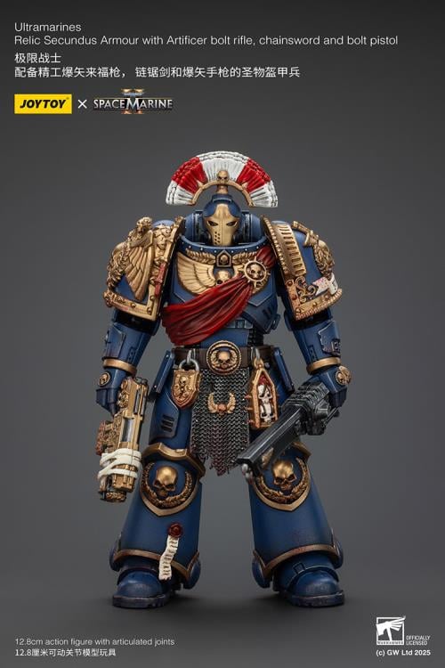 Warhammer 40,000: Space Marine 2 Ultramarines Relic Secundus Armor with Artificer Bolt Rifle, Chainsword and Bolt Pistol 1/18 Scale Action Figure Gallery Image 3