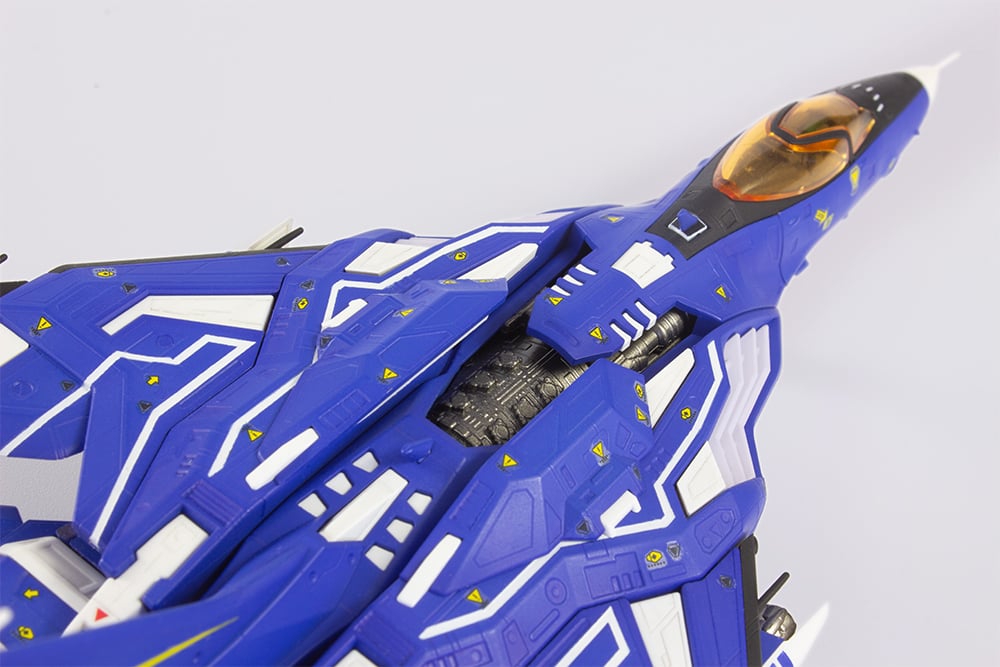 Raiden V: Director's Cut FT-00004A Azuma (2P Color Ver.) 1/100 Scale Model Kit (2nd Reissue) Gallery Image 9