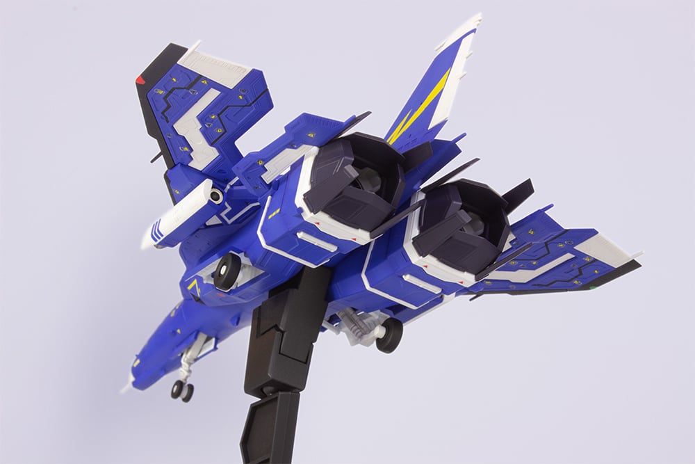 Raiden V: Director's Cut FT-00004A Azuma (2P Color Ver.) 1/100 Scale Model Kit (2nd Reissue) Gallery Image 6