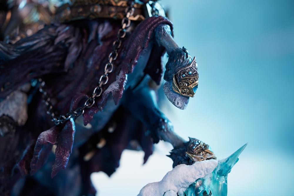 World of Warcraft The Lich King & Invincible Premium Limited Edition Statue Gallery Image 5