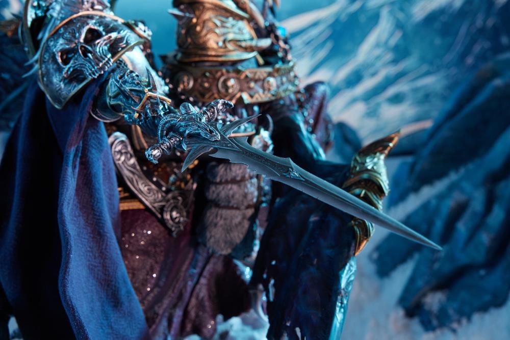 World of Warcraft The Lich King & Invincible Premium Limited Edition Statue Gallery Image 9