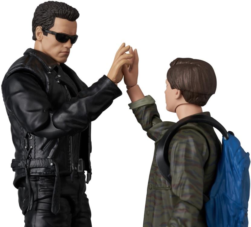 Terminator 2: Judgment Day MAFEX No.280 T-800 (T2 Ver.) and John Connor Action Figure Two-Pack Gallery Image 11