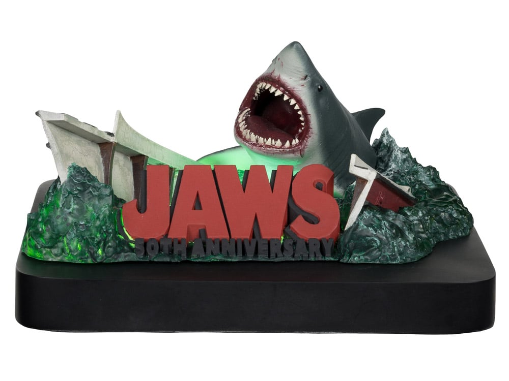 Jaws 50周年記念 Movie Maniacs 限定版 フィギュア Amazon.com: McFarlane Toys- Jaws (50th Anniversary) 6in Posed