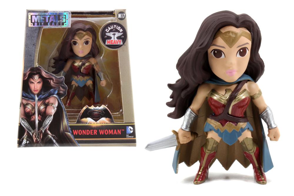 Batman v Superman Metals Die Cast 4" Wonder Woman (Caped) Figure Gallery Image 3