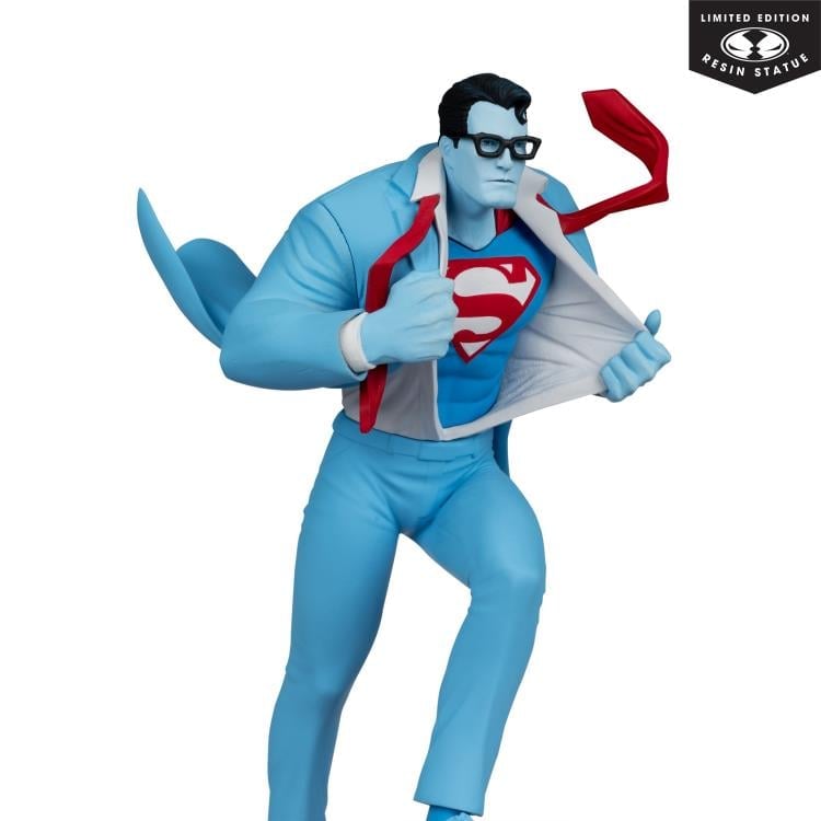 DC Comics Superman Red and Blue 1/10 Scale Limited Edition Statue (Clayton Henry) Gallery Image 9