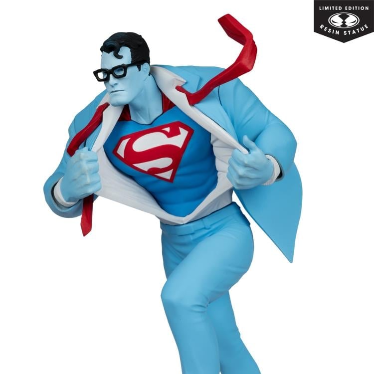 DC Comics Superman Red and Blue 1/10 Scale Limited Edition Statue (Clayton Henry) Gallery Image 10