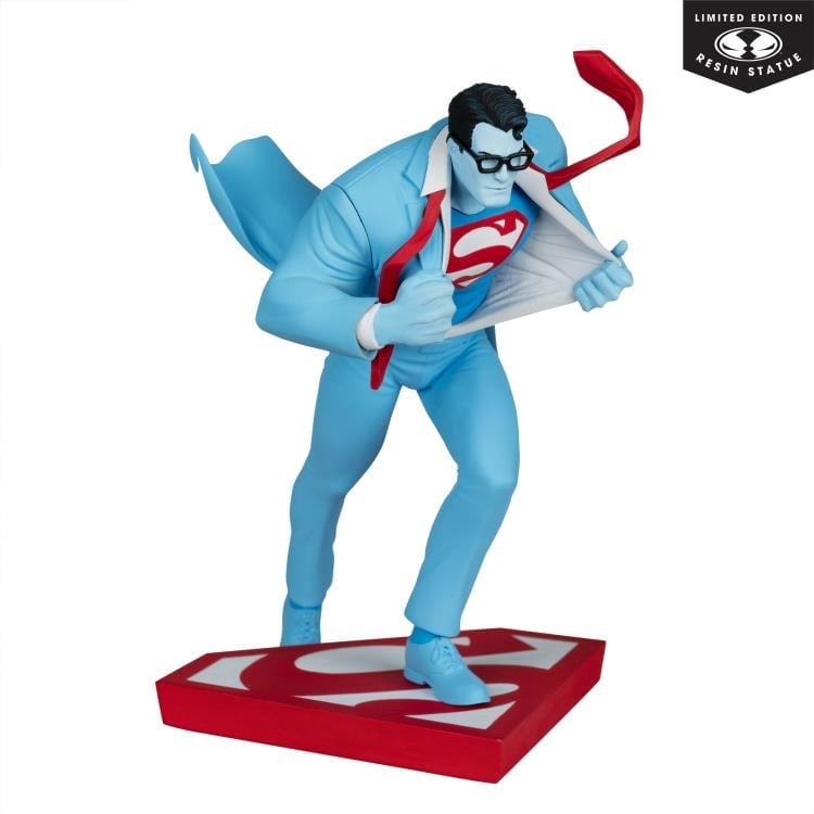 DC Comics Superman Red and Blue 1/10 Scale Limited Edition Statue (Clayton Henry) Gallery Image 8