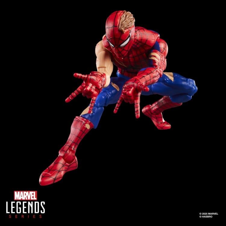 Marvel Legends Spider-Man Action Figure with Exclusive Magic: The Gathering Card Gallery Image 5