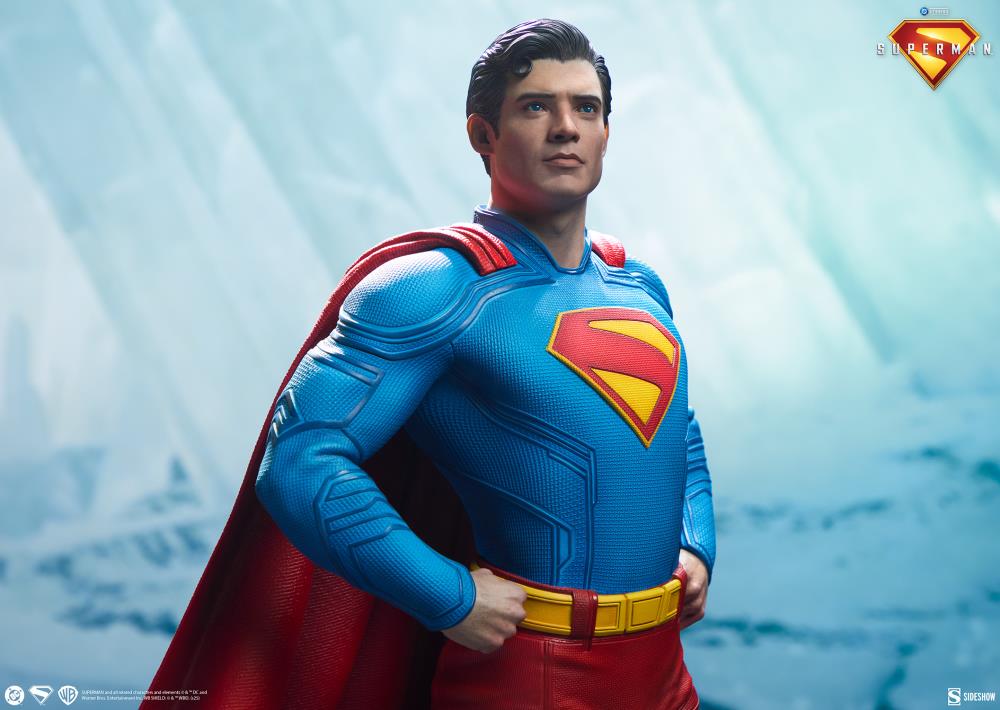 Superman (2025) Premium Format Superman Statue Gallery Image 4