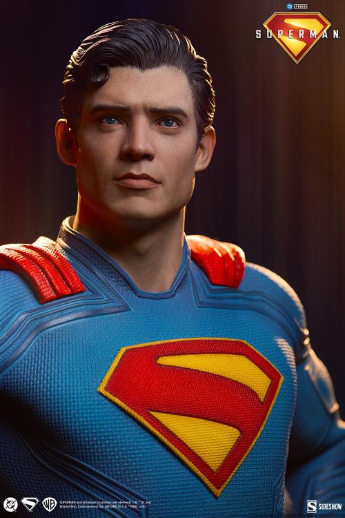 Superman (2025) Premium Format Superman Statue Gallery Image 7