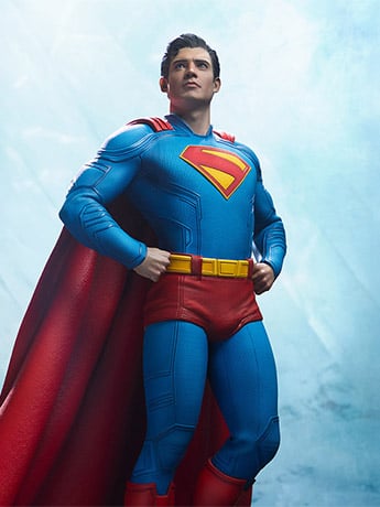 Superman (2025) Premium Format Superman Statue Gallery Image 2