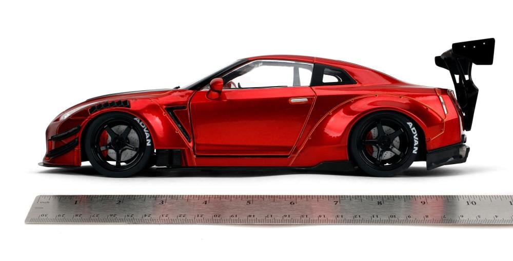Pink Slips Nissan GTR R35 1/18 Scale Model Gallery Image 9