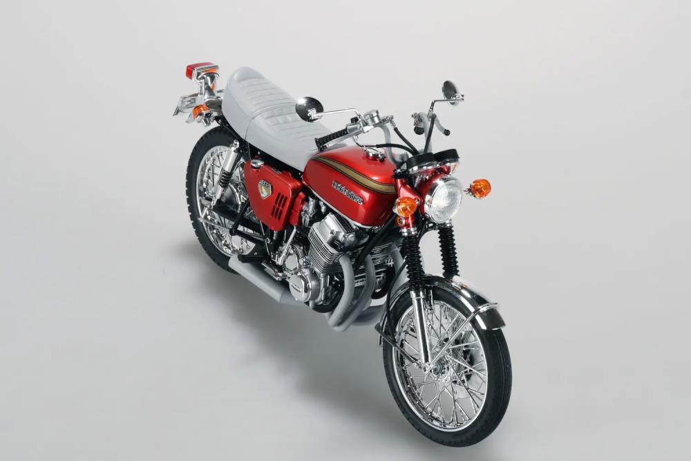 Aoshima BIKE #23 1969 Honda Dream CB750 Four (K0) Custom 1/12