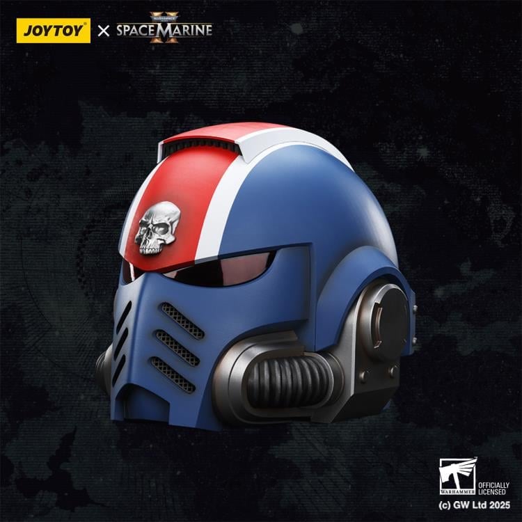 Warhammer 40,000: Space Marine 2 Ultramarines Lieutenant Titus' MKX Wearable Helmet Replica Gallery Image 3
