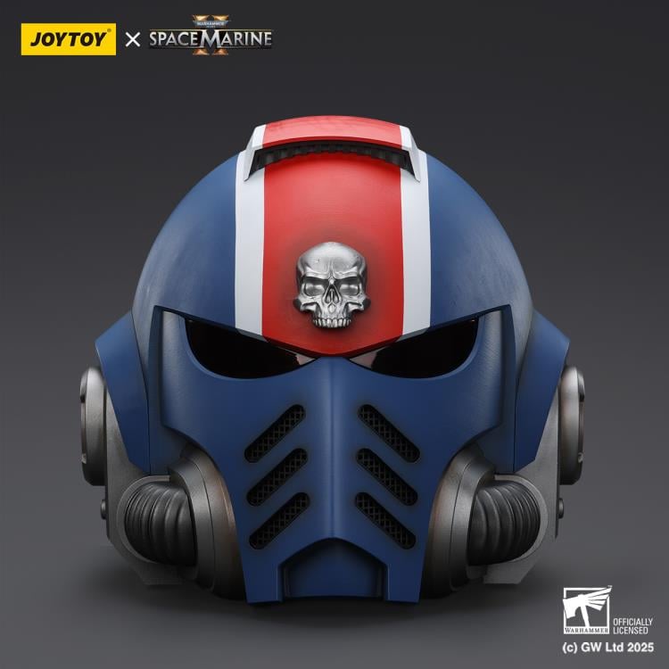 Warhammer 40,000: Space Marine 2 Ultramarines Lieutenant Titus' MKX Wearable Helmet Replica Gallery Image 4