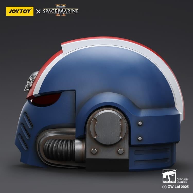 Warhammer 40,000: Space Marine 2 Ultramarines Lieutenant Titus' MKX Wearable Helmet Replica Gallery Image 6