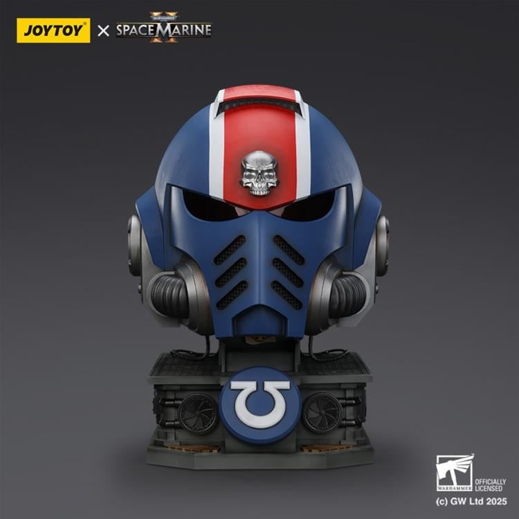 Warhammer 40,000: Space Marine 2 Ultramarines Lieutenant Titus' MKX Wearable Helmet Replica with Display Stand Gallery Image 4