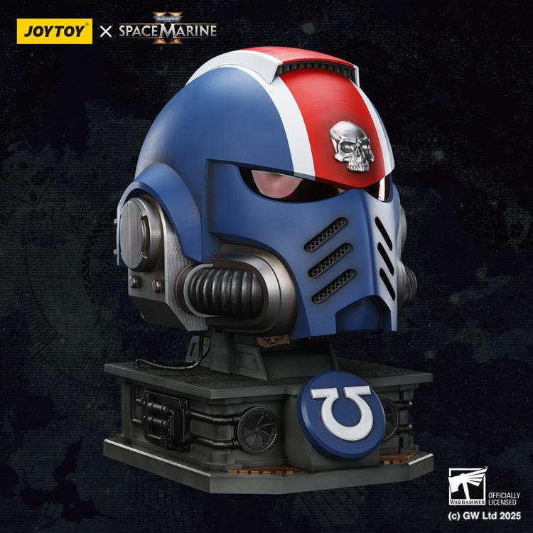 Warhammer 40,000: Space Marine 2 Ultramarines Lieutenant Titus' MKX Wearable Helmet Replica with Display Stand Gallery Image 3