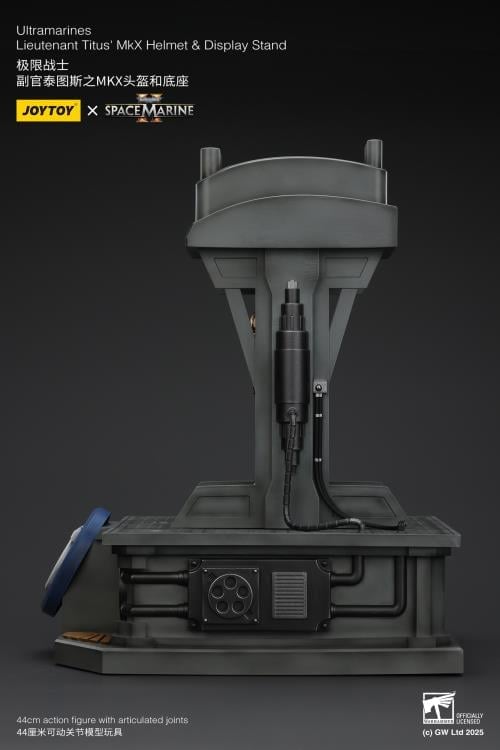Warhammer 40,000: Space Marine 2 Ultramarines Lieutenant Titus' MKX Wearable Helmet Replica with Display Stand Gallery Image 9