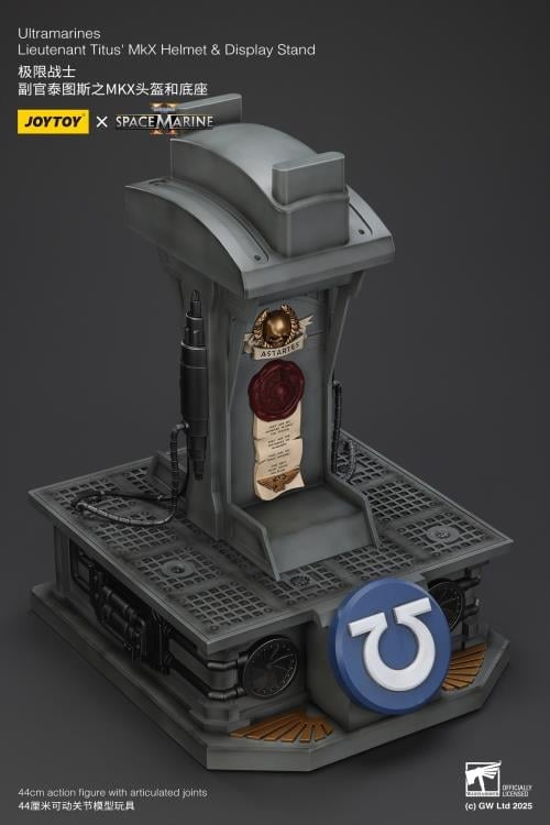 Warhammer 40,000: Space Marine 2 Ultramarines Lieutenant Titus' MKX Wearable Helmet Replica with Display Stand Gallery Image 8