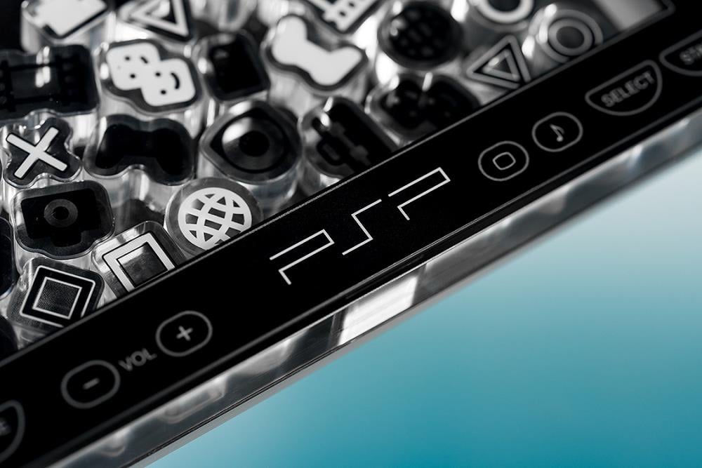 PSP (PlayStation Portable) Rattle Acrylic Standee (Black Ver.) Gallery Image 6