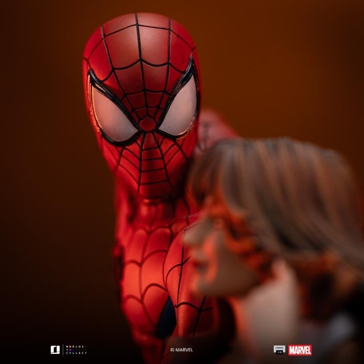 Marvel Comics Spider-Man and Mary Jane 1/6 Scale Limited Edition Diorama Gallery Image 12