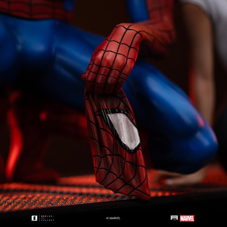 Marvel Comics Spider-Man and Mary Jane 1/6 Scale Limited Edition Diorama Gallery Image 14