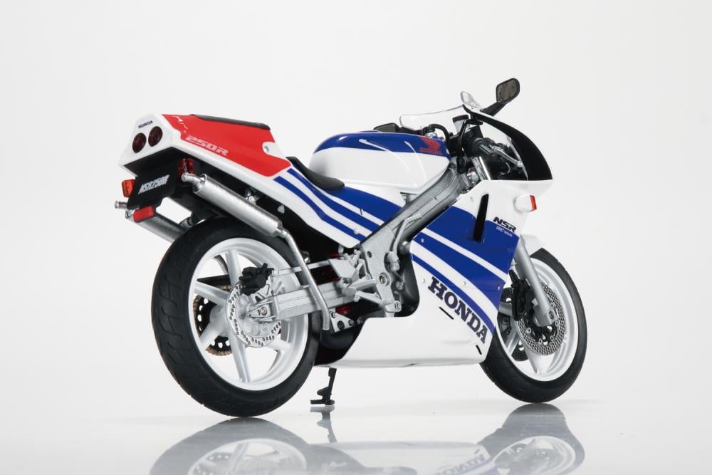 Aoshima Honda NSR250R '89 Ross White x Terra Blue 1/12 Scale Diecast Motorcycle Gallery Image 5