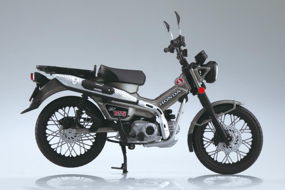 Aoshima Honda CT125 Hunter Cub (Matte Armored Silver Metallic) 1/12 Scale Diecast Motorcycle Gallery Image 4