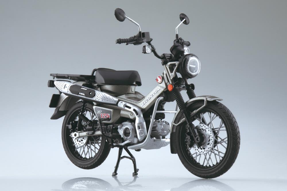 Aoshima Honda CT125 Hunter Cub (Matte Armored Silver Metallic) 1/12 Scale Diecast Motorcycle Gallery Image 3