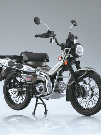 Aoshima Honda CT125 Hunter Cub (Matte Armored Silver Metallic) 1/12 Scale Diecast Motorcycle Gallery Image 2