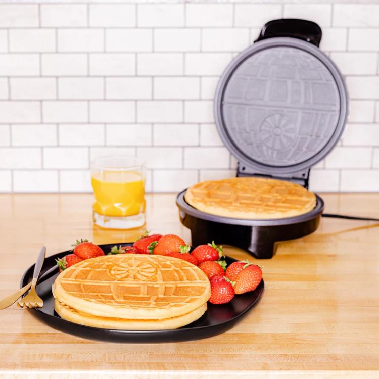 Star Wars Death Star Waffle Maker Gallery Image 5