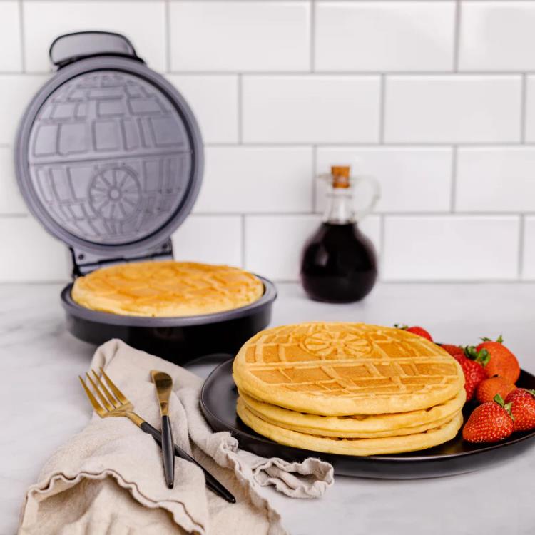 Star Wars Death Star Waffle Maker Gallery Image 8