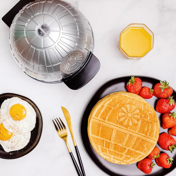 Star Wars Death Star Waffle Maker Gallery Image 6