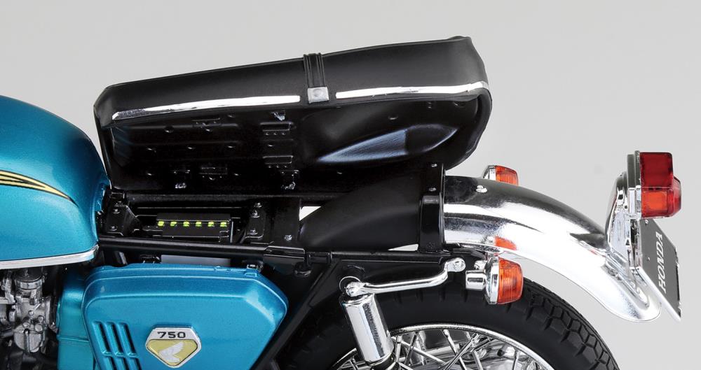 Aoshima Honda CB750 Dream CB750 Four '69 1/12 Scale Motorcycle Model Kit Gallery Image 4