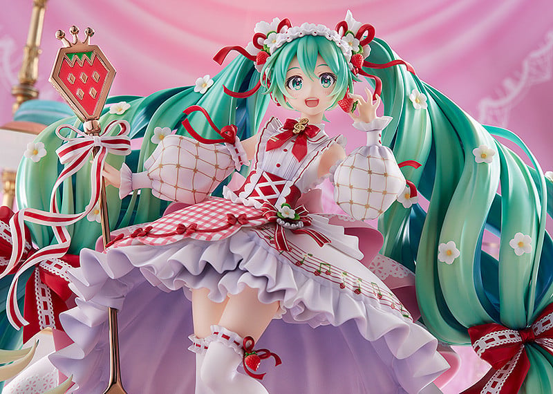 Vocaloid Hatsune Miku Strawberry Motif (15th Anniversary Ver.) 1/7 Scale Figure (Reissue) Gallery Image 6