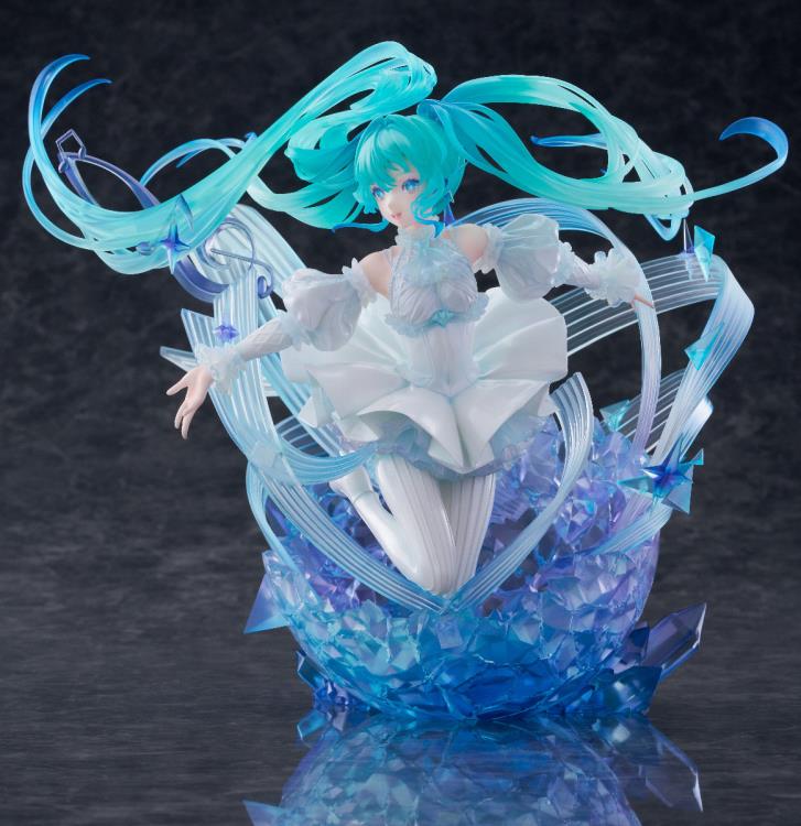 Vocaloid Hatsune Miku (Crystal Dress Ver.) 1/7 Scale Shibuya Scramble Figure Gallery Image 6