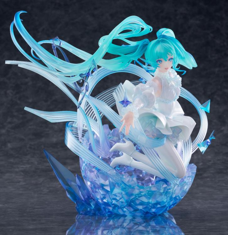 Vocaloid Hatsune Miku (Crystal Dress Ver.) 1/7 Scale Shibuya Scramble Figure Gallery Image 4