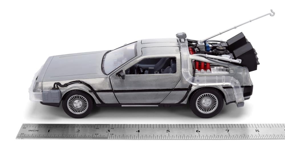Back to the Future 40th Anniversary Hollywood Rides Time Machine (Doc Brown Packaging Ver.) 1/24 Scale Model Gallery Image 12