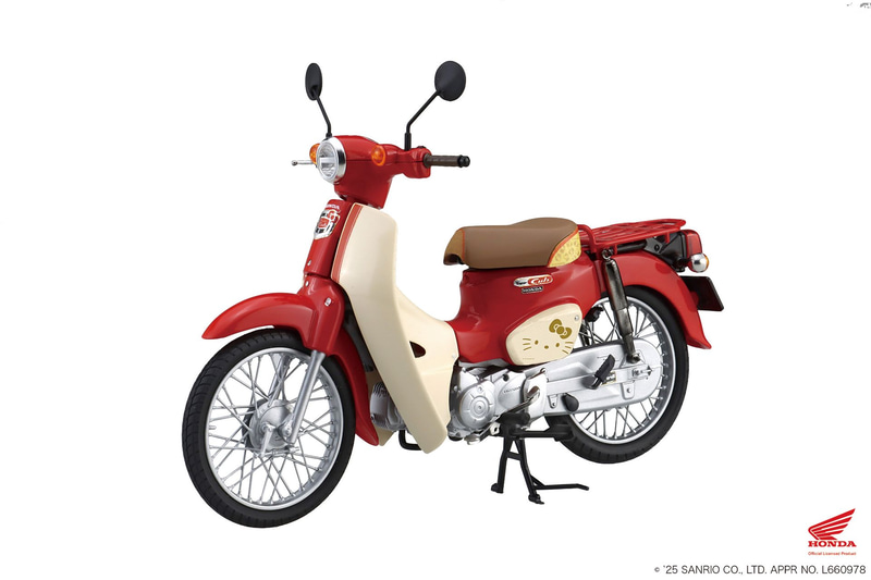 Honda Super Cub 50 Type Hello Kitty 1/12 Scale Model Kit