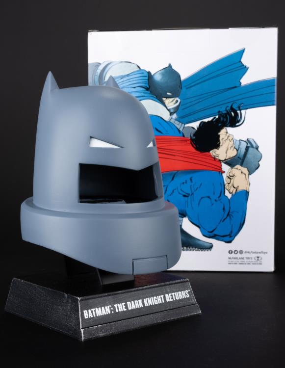 Batman: The Dark Knight Returns Armored Batman Cowl 1/3 Scale Replica Gallery Image 6