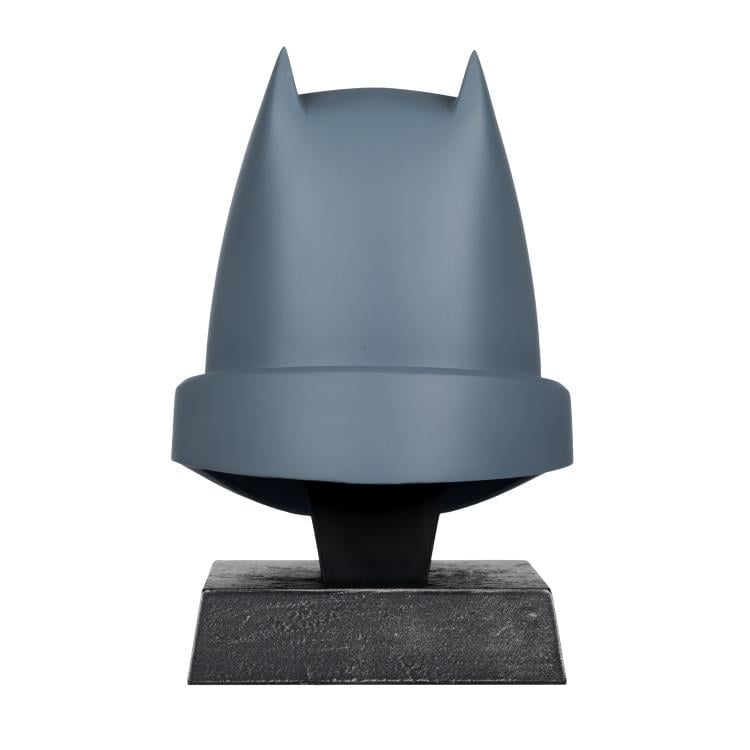 Batman: The Dark Knight Returns Armored Batman Cowl 1/3 Scale Replica Gallery Image 9