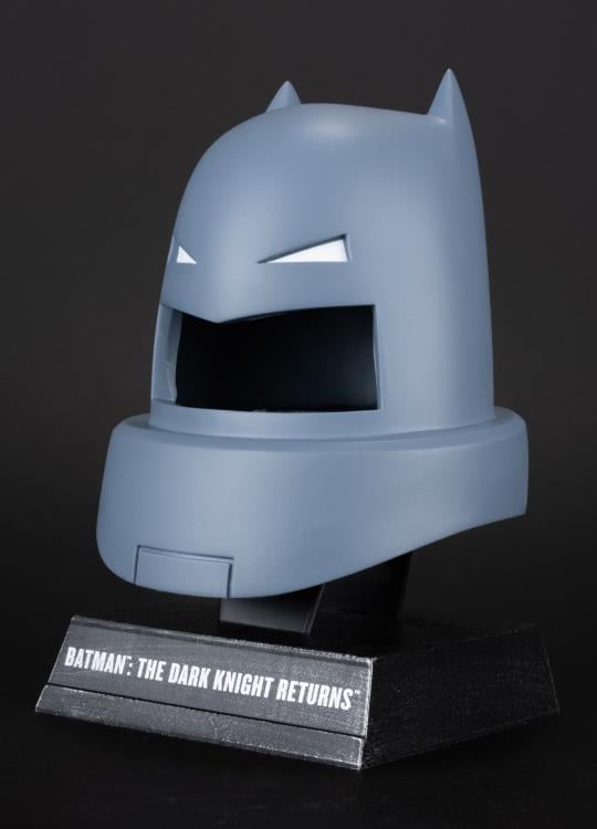 Batman: The Dark Knight Returns Armored Batman Cowl 1/3 Scale Replica Gallery Image 4