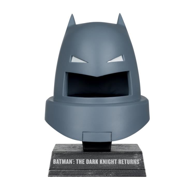 Batman: The Dark Knight Returns Armored Batman Cowl 1/3 Scale Replica Gallery Image 7