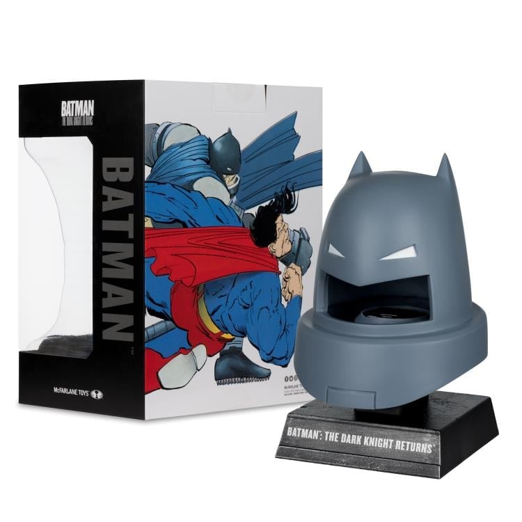 Batman: The Dark Knight Returns Armored Batman Cowl 1/3 Scale Replica Gallery Image 10